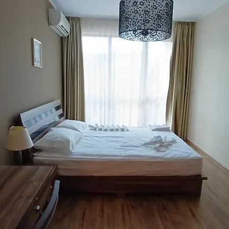 Golden Line Private Apartmanhotel