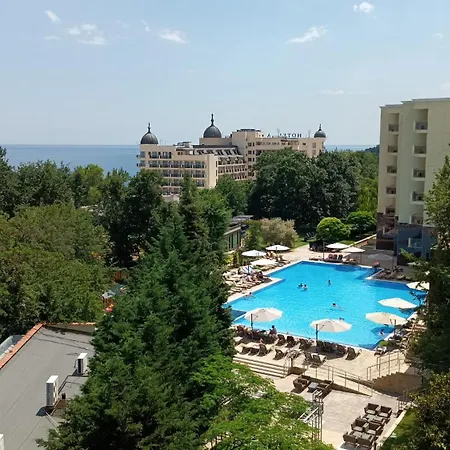 Golden Line Private Hotel apartamentowy 4*