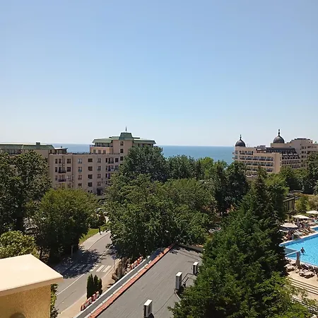 Golden Line Private Aparthotel *