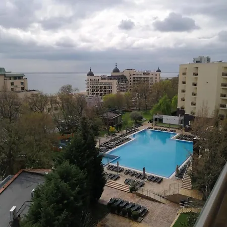 Golden Line Private Apartahotel *