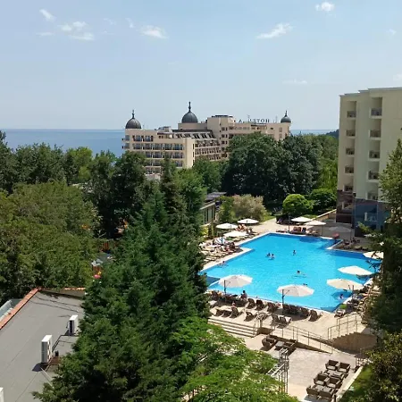 Golden Line Private Aparthotel *