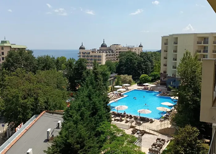 Golden Line Private Aparthotel 4*